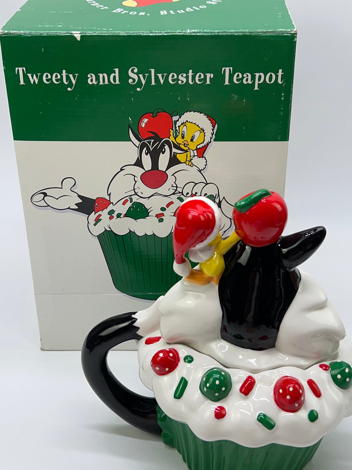 Warner Brothers Looney Tunes Tweety & Sylvester Christmas Teapot