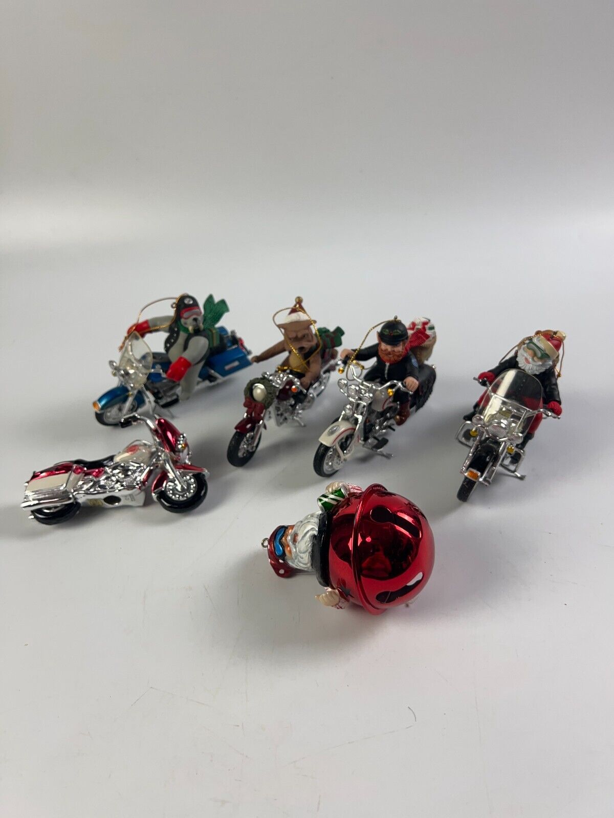 HARLEY-DAVIDSON ORNAMENT COLLECTION, 5 Bikers 1 Harley Santa Ball