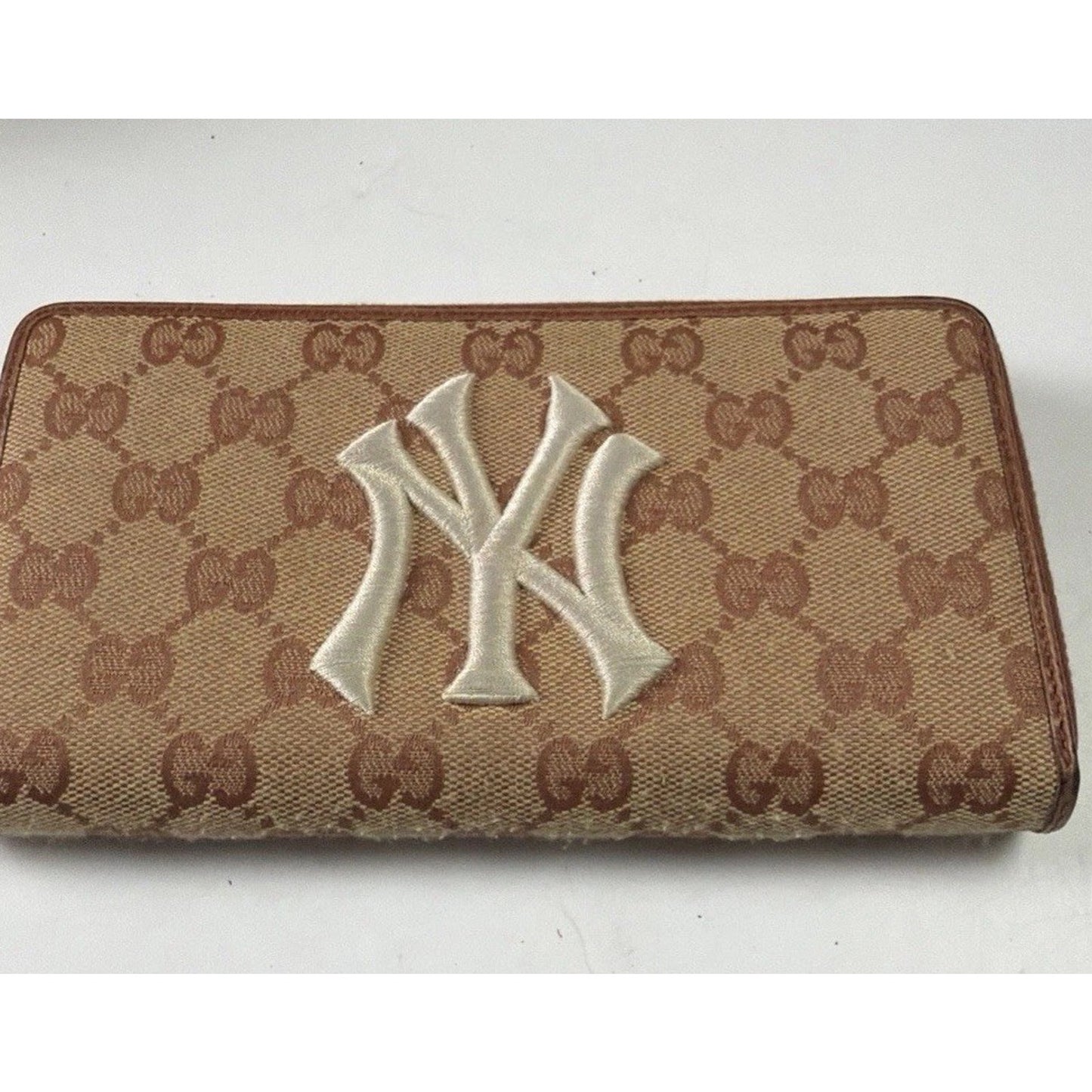 GUCCI × NY New York Yankees Gucci Shima Beige Long Wallet Round Zip