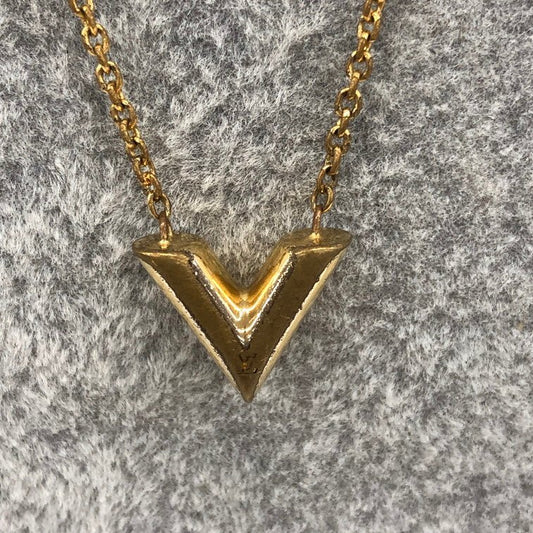 LOUIS VUITTON Essential V Necklace M61083 19in