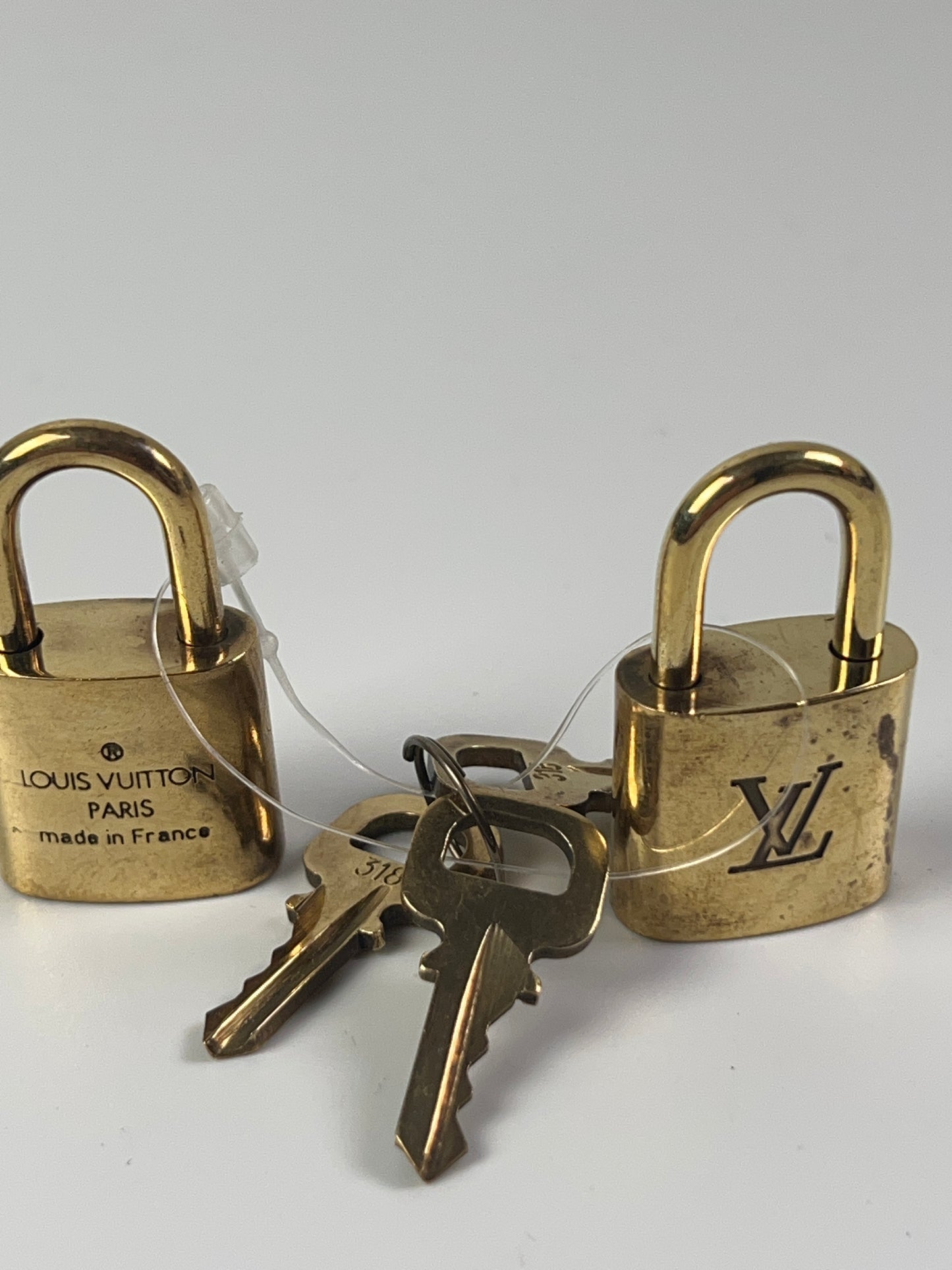 LOUIS VUITTON Set of 2 locks with 3 Keys #318