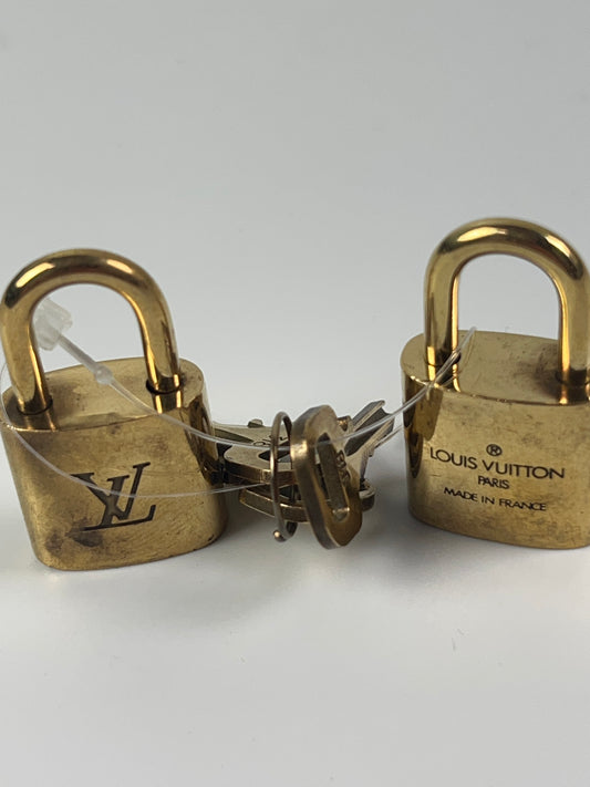 LOUIS VUITTON Set of 2 locks with 3 Keys #318