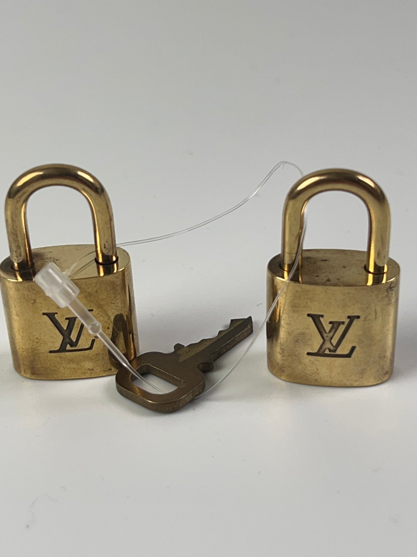 LOUIS VUITTON Set of 2 locks with 3 Keys #318