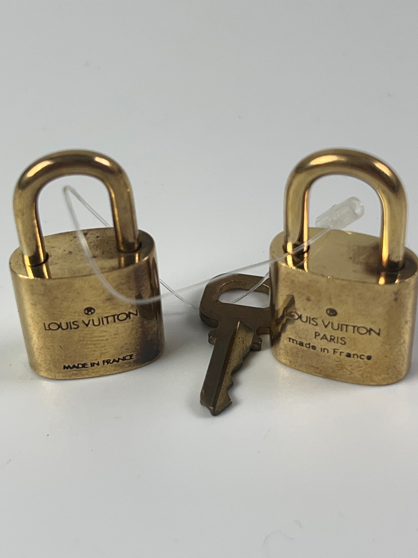 LOUIS VUITTON Set of 2 locks with 3 Keys #318