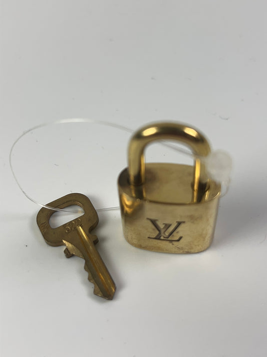 LOUIS VUITTON Lock & Key #322