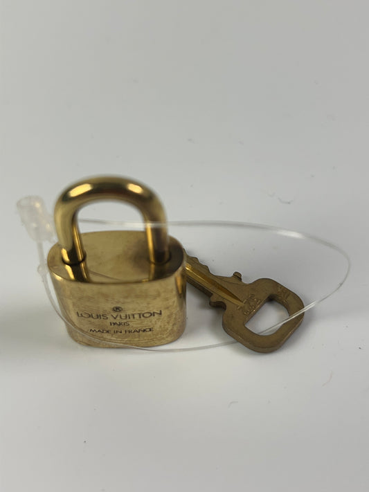 LOUIS VUITTON Lock & Key #322