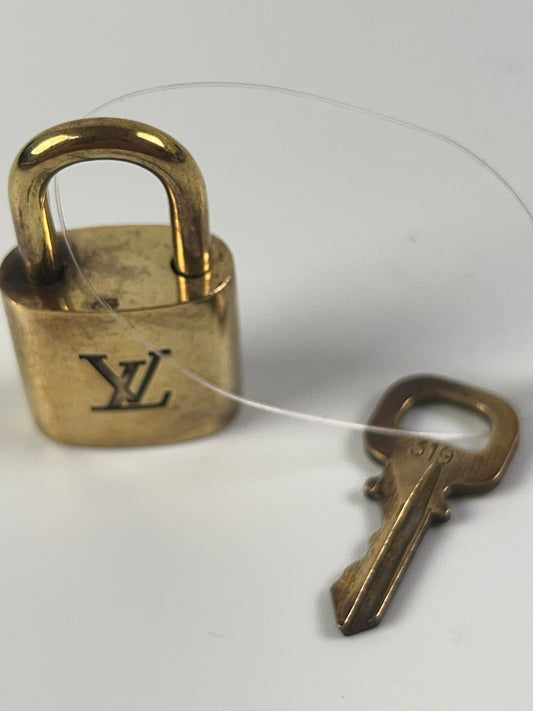 LOUIS VUITTON Lock & Key #319