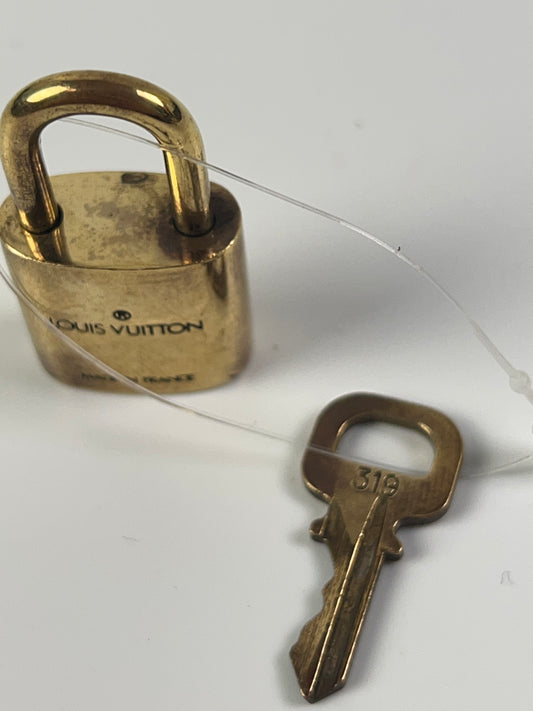 LOUIS VUITTON Lock & Key #319