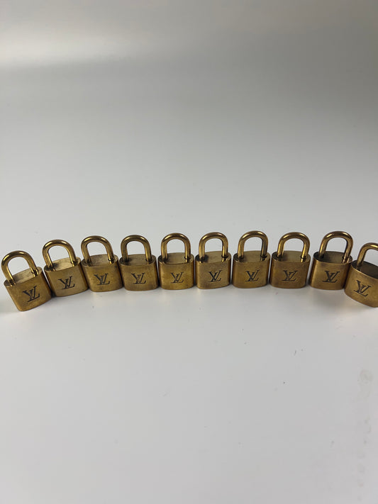 LOUIS VUITTON Locks with No Keys set of 10