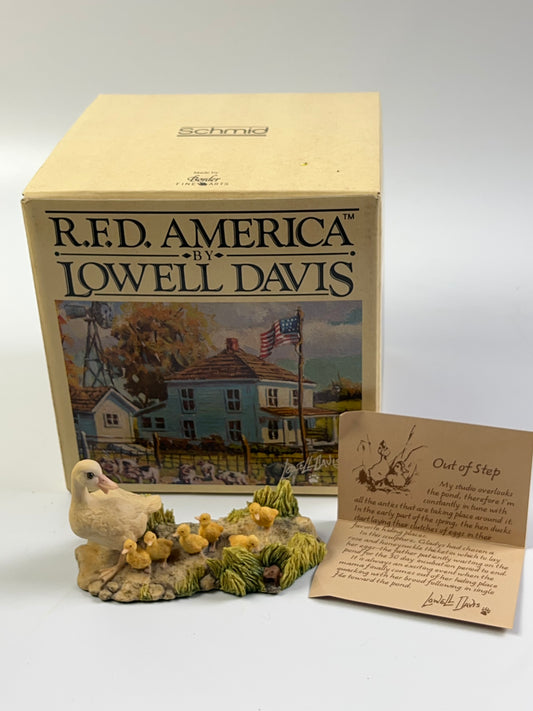 Lowell Davis "Out Of Step" Figurine Duck Ducklings Schmid 225-259