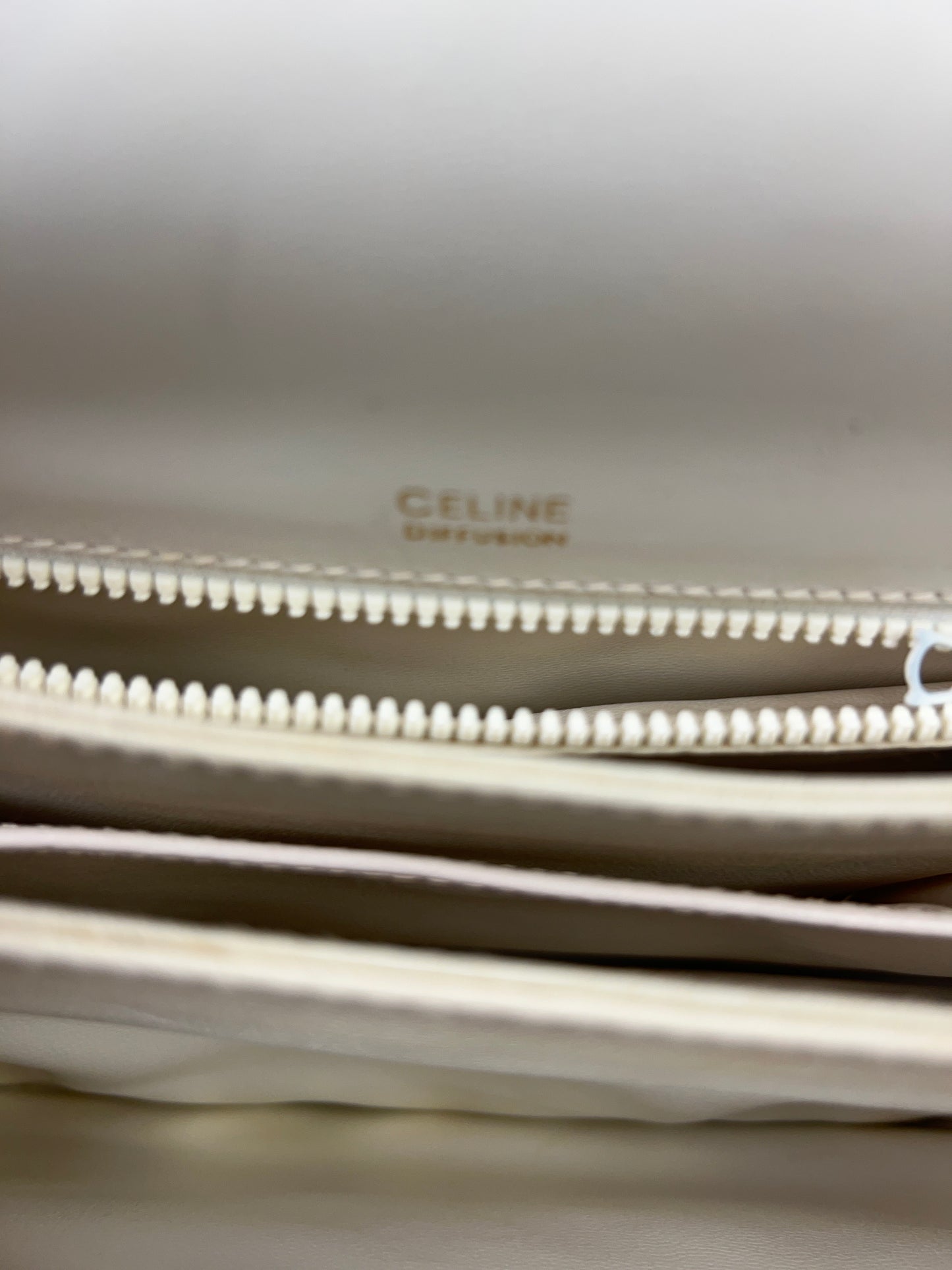 CELINE White Shoulder Bag w/Flip lock Vintage EUC