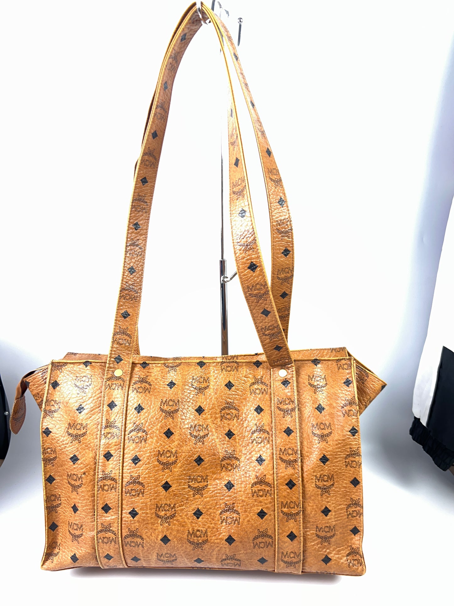 MCM Shoulder/Shopper Bag Visetos Pattern Monogram Leather Z2812