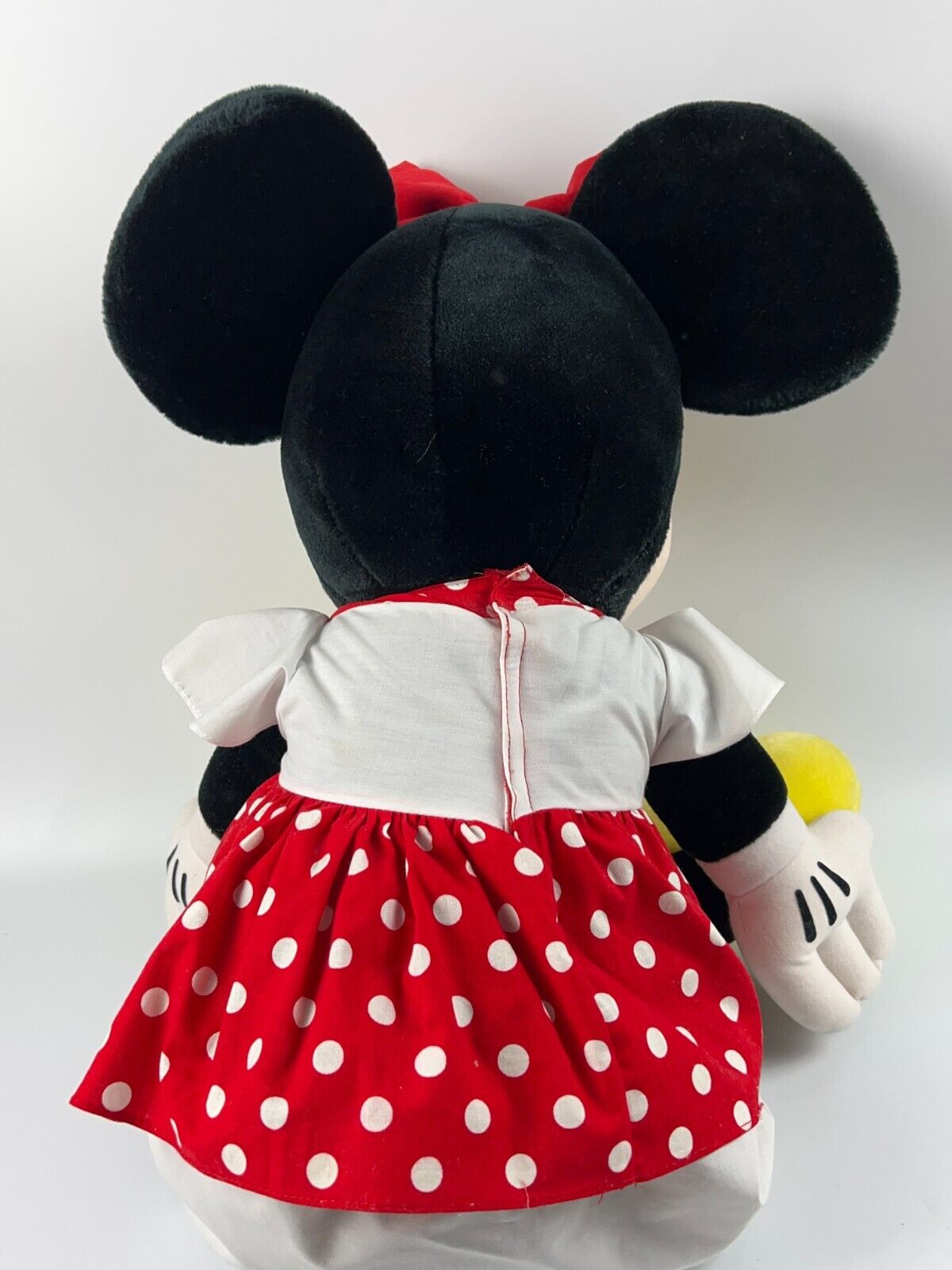 DISNEY MINNIE MOUSE JUMBO PLUSH 26In Stuffed Animal Disneyland Walt Disney World