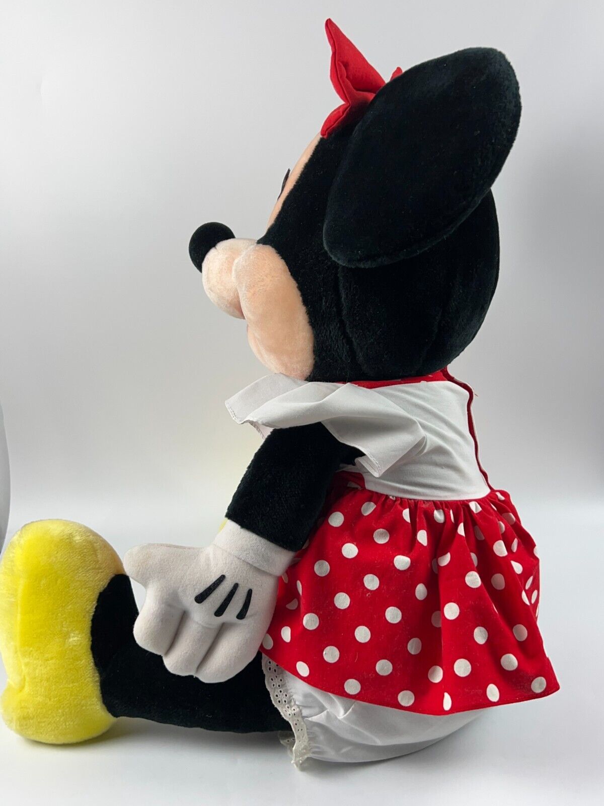 DISNEY MINNIE MOUSE JUMBO PLUSH 26In Stuffed Animal Disneyland Walt Disney World