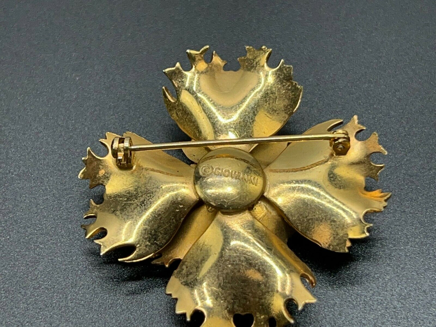 Vintage Signed GIOVANNI Gold Tone Flower Brooch/Pin