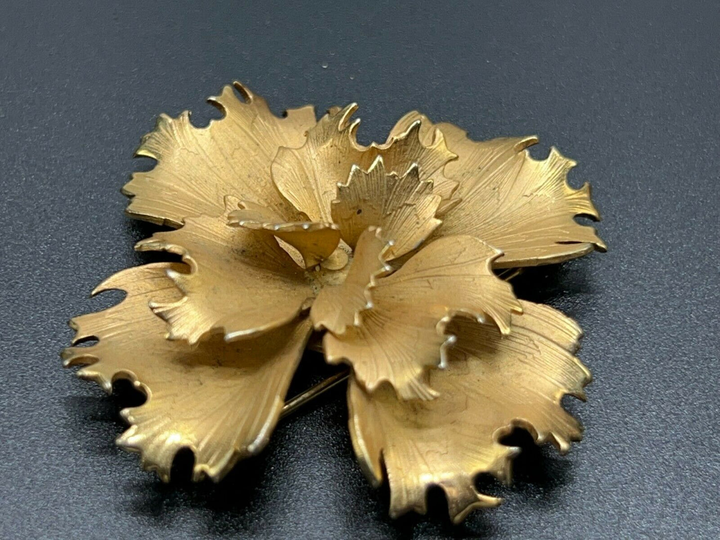 Vintage Signed GIOVANNI Gold Tone Flower Brooch/Pin