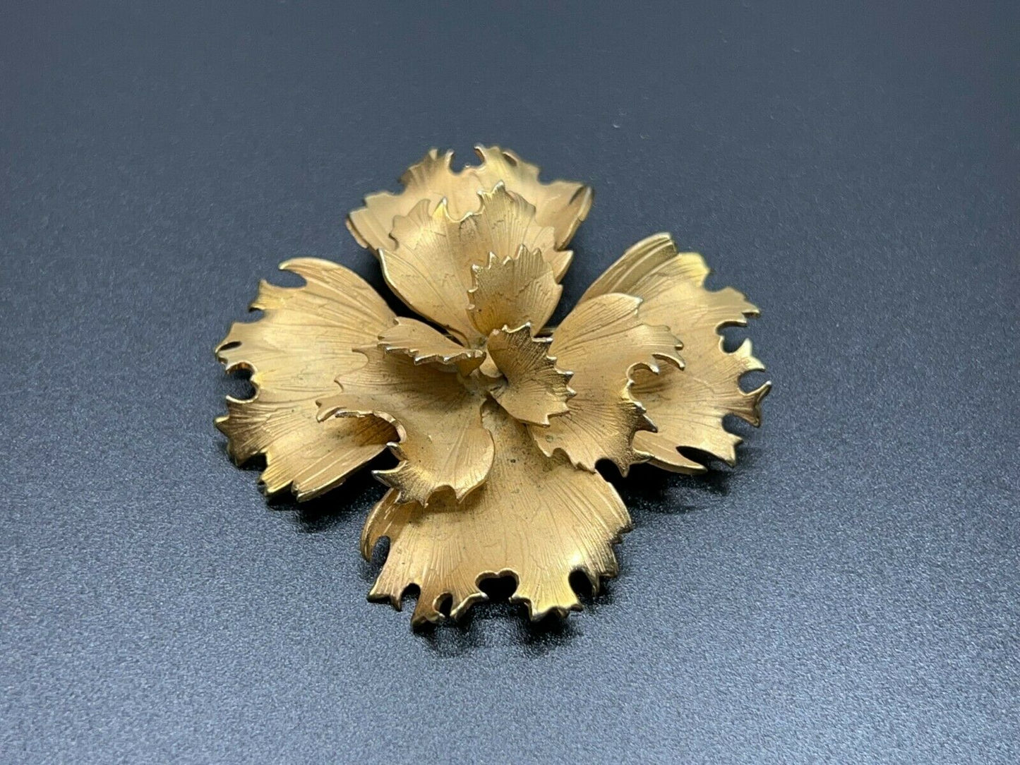 Vintage Signed GIOVANNI Gold Tone Flower Brooch/Pin