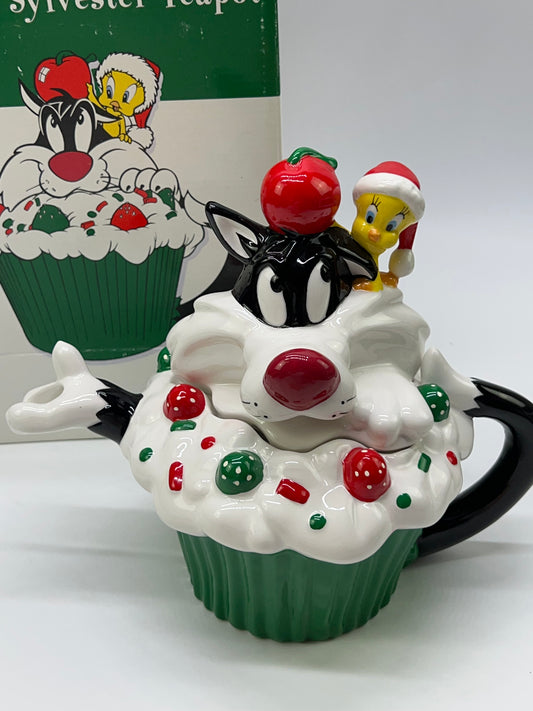 Warner Brothers Looney Tunes Tweety & Sylvester Christmas Teapot